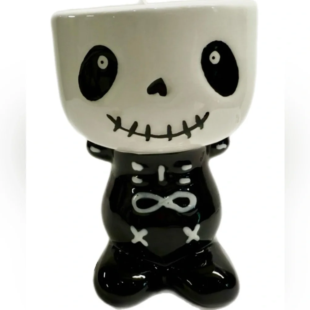 NEW Cupcakes & Cashmere "Pumpkin Patch" 5 oz. Halloween Candle - Picture 2 of 8